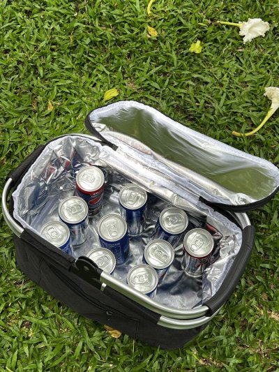Picnic basket with temperature prevention