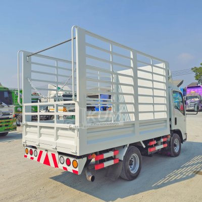 สี่ล้อคอก ISUZU NLR 130 แรง ปี 2555