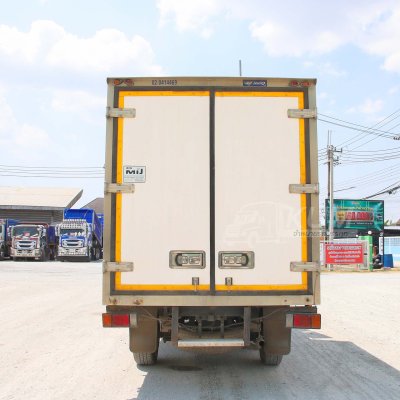 สี่ล้อตู้เย็น ISUZU NLR 130 แรง ปี 2566