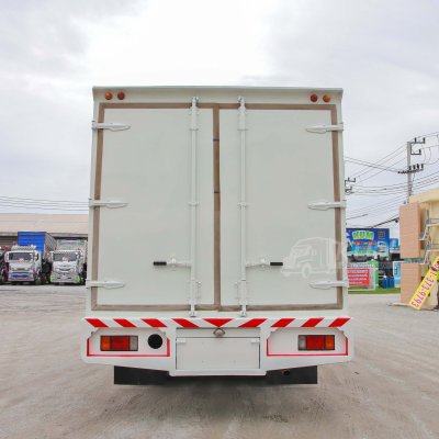 หกล้อตู้ ISUZU NPR 150 แรง ปี 2556
