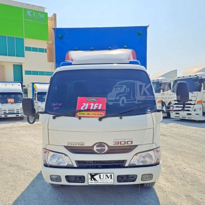 สี่ล้อตู้ HINO XZU 136 แรง ปี 2563