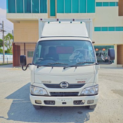 สี่ล้อตู้ HINO XZU 136 แรง ปี 2563