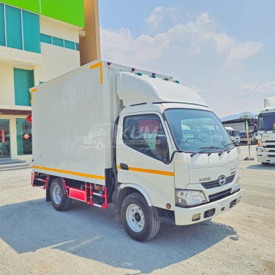 สี่ล้อตู้ HINO XZU 136 แรง ปี 2563