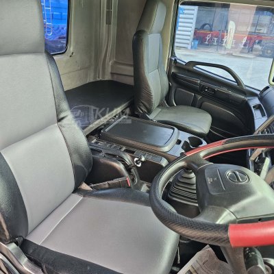 สิบล้อหัวลาก HINO FG8J 240 แรง ปี 2560