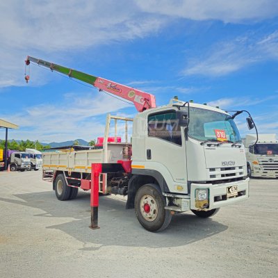 หกล้อเครน ISUZU FTR 240 แรงม้า ปี 57 เครน UNIC 5.5 ตัน 5 ปลอก 4 ชัก