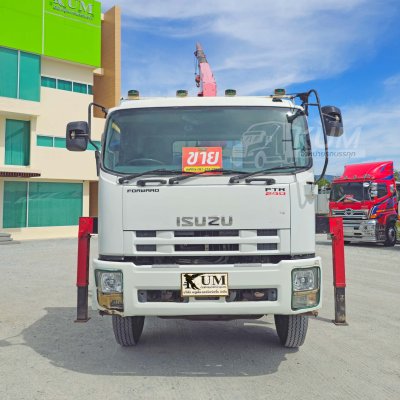 หกล้อเครน ISUZU FTR 240 แรงม้า ปี 57 เครน UNIC 5.5 ตัน 5 ปลอก 4 ชัก