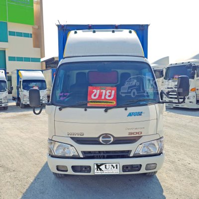 สี่ล้อตู้ HINO XZU 136 แรง ปี 2563