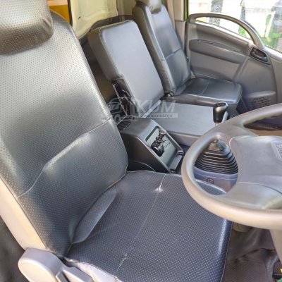 สิบล้อตู้ ISUZU FVM 240 แรง ปี 2560