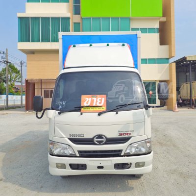 สี่ล้อตู้ HINO XZU 136 แรง ปี 2563