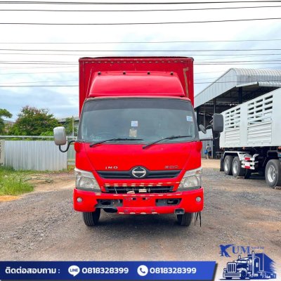 HINO XZU 6ล้อตู้3บาน