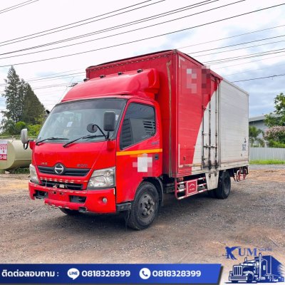 HINO XZU 6ล้อตู้3บาน