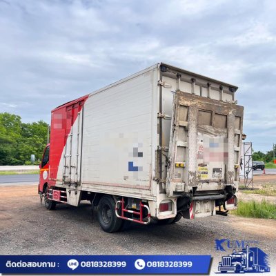 HINO XZU 6ล้อตู้3บาน