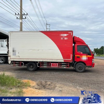 HINO XZU 6ล้อตู้3บาน