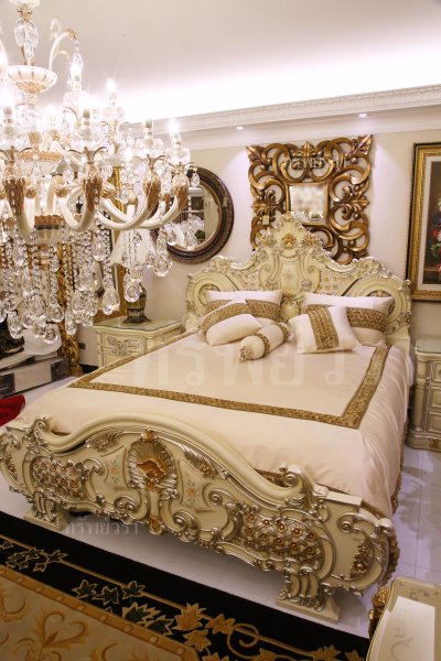 BEDS & DRESSING TABLES