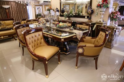 DINING & CENTER TABLES