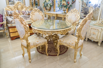 DINING & CENTER TABLES