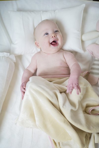 ผ้าห่มกันสะดุ้งสำหรับเด็กแรกเกิด - 1 ขวบ ขอบสีชมพู (ปักชื่อฟรี)