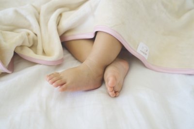 Bamboo Velour Blanket for Newborns to 1 Yr. – Pink Edging (Free Embroidery)