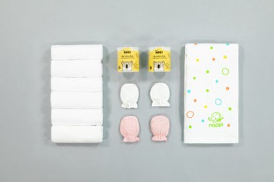 Newborn Gift: Diaper Cake for Baby Girl (Size M)