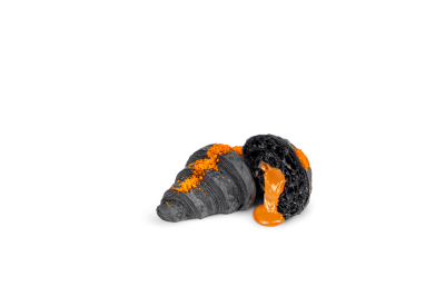 Thai Tea Charcoal Croissant ครัวซองต์ชาโคลไส้ชาไทยลาวา