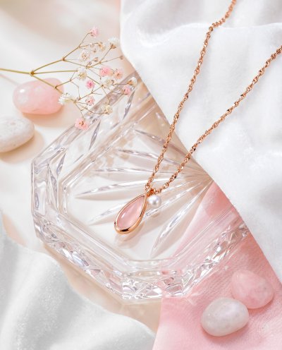 Moonlit Drop - Rose Quartz & Pearl Necklace สร้อยคอหินนำโชคนำเข้าจากเกาหลี เสริมด้านความรัก และความสัมพันธ์