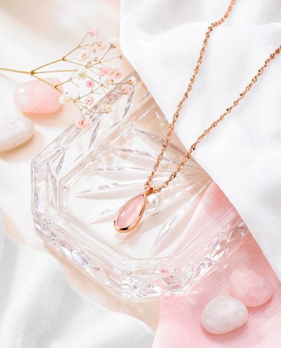 Moonlit Drop - Rose Quartz & Pearl Necklace สร้อยคอหินนำโชคนำเข้าจากเกาหลี เสริมด้านความรัก และความสัมพันธ์