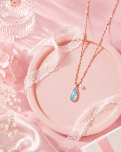 Moonlit Drop - Blue Chalcedony & Pearl Necklace สร้อยหินนำโชคนำเข้าจากเกาหลี เสริมการสื่อสาร ความเข้าใจ การทำงานเป็นทีม