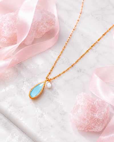 Moonlit Drop - Blue Chalcedony & Pearl Necklace สร้อยหินนำโชคนำเข้าจากเกาหลี เสริมการสื่อสาร ความเข้าใจ การทำงานเป็นทีม