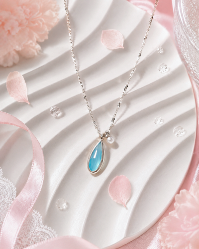 Moonlit Drop - Blue Chalcedony & Pearl Necklace สร้อยหินนำโชคนำเข้าจากเกาหลี เสริมการสื่อสาร ความเข้าใจ การทำงานเป็นทีม