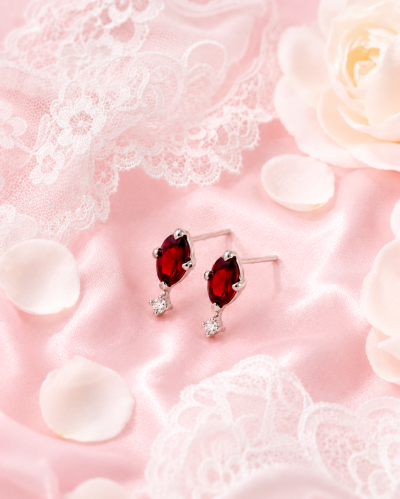 Side by Shine ตุ้มหูหินนำโชค เสริมมิตรภาพ การตัดสินใจ ความสำเร็จและมั่นคง - Garnet & White Topaz Earrings