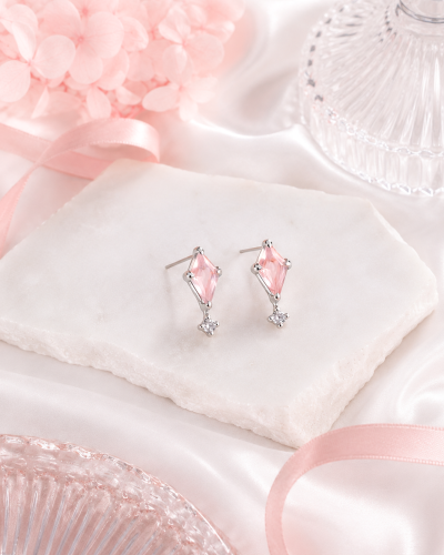 Side by Shine ตุ้มหูหินนำโชค เสริมความรัก เยียวยาจิตใจ รักตัวเอง ความสัมพันธ์ที่ดี - Rose Quartz & White Topaz Earrings