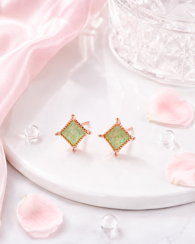 Starlit Glow - Green Quartz Earrings ตุ้มหูหินนำโชค เสริมความสงบ สมาธิ เพิ่มสมดุลอารมณ์ ชัดเจนทางความคิด