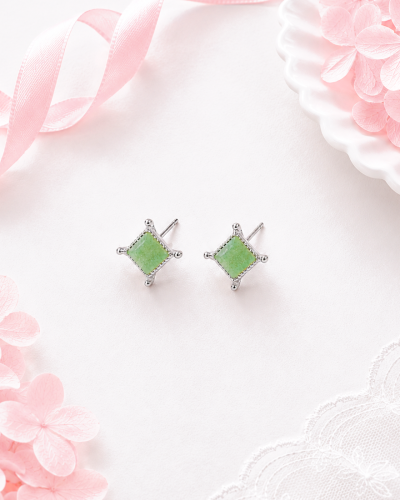 Starlit Glow - Green Quartz Earrings ตุ้มหูหินนำโชค เสริมความสงบ สมาธิ เพิ่มสมดุลอารมณ์ ชัดเจนทางความคิด