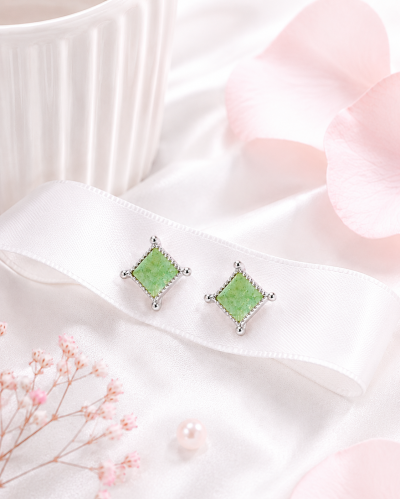 Starlit Glow - Green Quartz Earrings ตุ้มหูหินนำโชค เสริมความสงบ สมาธิ เพิ่มสมดุลอารมณ์ ชัดเจนทางความคิด