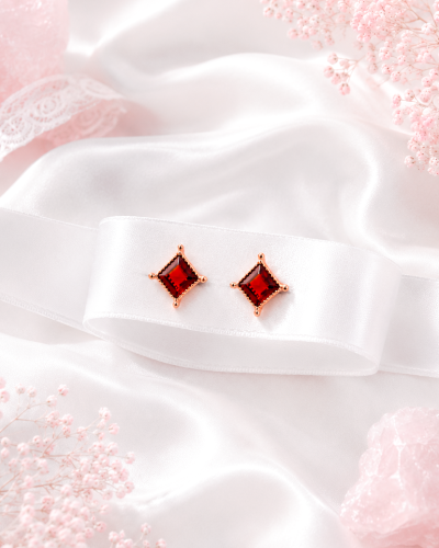 Starlit Glow - Red Garnet Earrings ตุ้มหูหินนำโชค จิตใจชัดเจน เสริมมิตรภาพ ความมั่นคงในใจ ความสำเร็จและก้าวหน้า