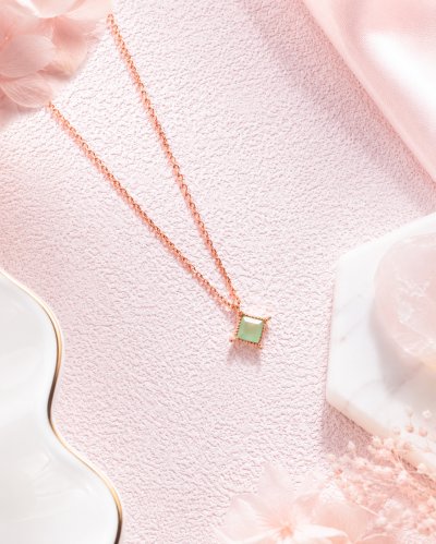 Starlit Glow - Green Quartz Necklace สร้อยคอหินนำโชค เสริมความสงบ สมาธิ เพิ่มสมดุลอารมณ์ ชัดเจนทางความคิด