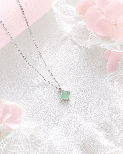 Starlit Glow - Green Quartz Necklace สร้อยคอหินนำโชค เสริมความสงบ สมาธิ เพิ่มสมดุลอารมณ์ ชัดเจนทางความคิด