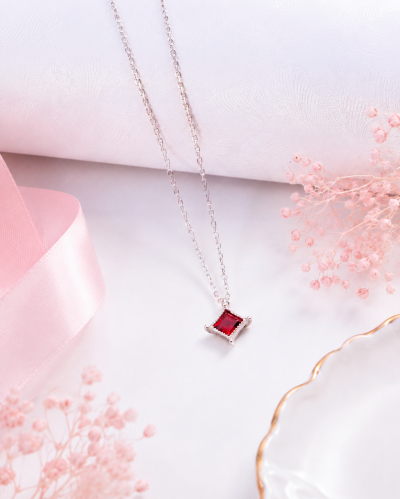 Starlit Glow - Red Garnet Necklace สร้อยคอหินนำโชค จิตใจชัดเจน เสริมมิตรภาพ ความมั่นคงในใจ ความสำเร็จและก้าวหน้า