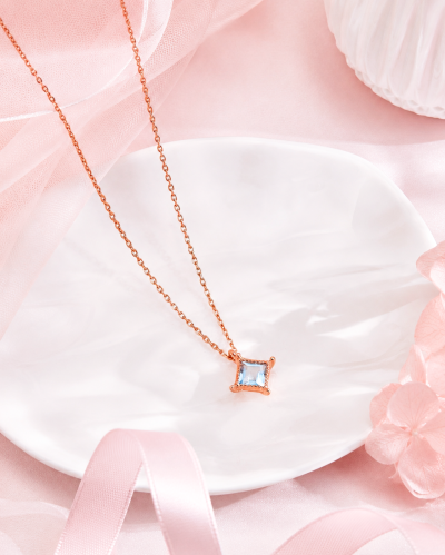 Starlit Glow - Blue Topaz Necklace สร้อยคอหินนำโชค เสริมการสื่อสาร ลดความเครียด ใจสงบนิ่ง เพิ่มพลังบวก