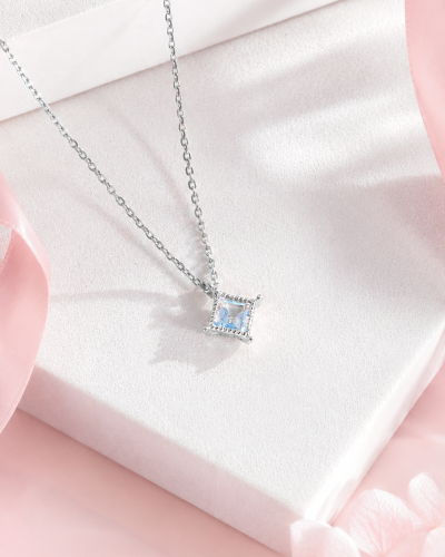 Starlit Glow - Blue Topaz Necklace สร้อยคอหินนำโชค เสริมการสื่อสาร ลดความเครียด ใจสงบนิ่ง เพิ่มพลังบวก