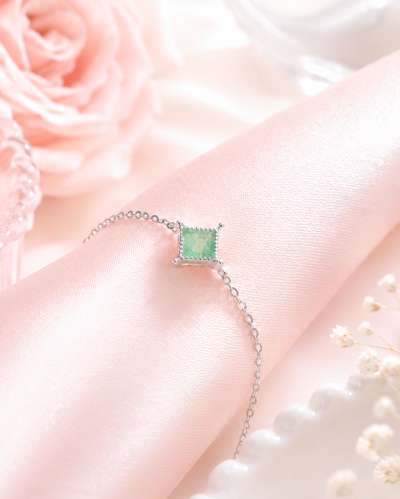 Starlit Glow - Green Quartz Bracelet สร้อยข้อมือหินนำโชค เสริมความสงบ สมาธิ เพิ่มสมดุลอารมณ์ ชัดเจนทางความคิด