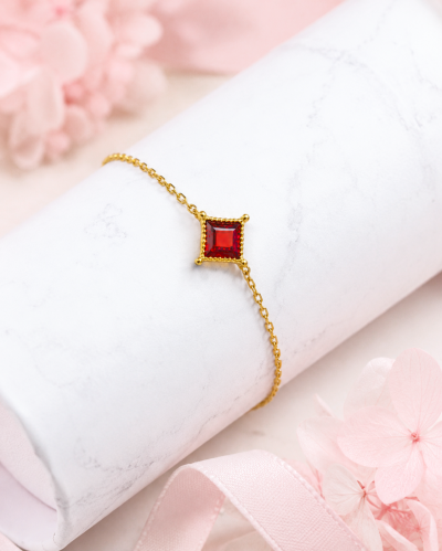 Starlit Glow - Red Garnet Bracelet สร้อยข้อมือหินนำโชค จิตใจชัดเจน เสริมมิตรภาพ ความมั่นคงในใจ ความสำเร็จและก้าวหน้า