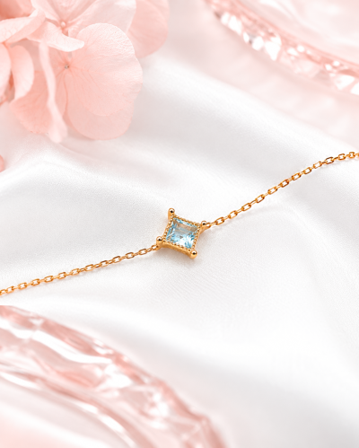 Starlit Glow - Blue Topaz Bracelet สร้อยข้อมือหินนำโชค เสริมการสื่อสาร ลดความเครียด ใจสงบนิ่ง เพิ่มพลังบวก