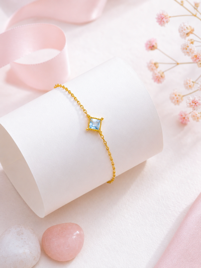 Starlit Glow - Blue Topaz Bracelet สร้อยข้อมือหินนำโชค เสริมการสื่อสาร ลดความเครียด ใจสงบนิ่ง เพิ่มพลังบวก