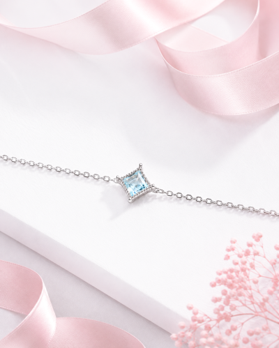 Starlit Glow - Blue Topaz Bracelet สร้อยข้อมือหินนำโชค เสริมการสื่อสาร ลดความเครียด ใจสงบนิ่ง เพิ่มพลังบวก