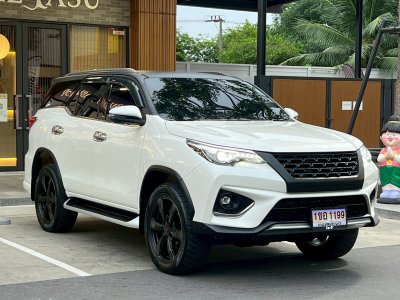 Toyota Fortuner 2.8 TRD Sportivo Blacktop ปี 2018 สีขาวมุก Toyota Fortuner 2.8 TRD Sportivo Blacktop ปี 2018 สีขาวมุก