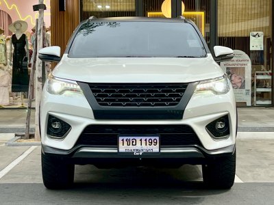Toyota Fortuner 2.8 TRD Sportivo Blacktop ปี 2018 สีขาวมุก