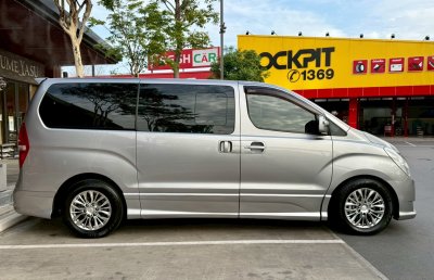 Hyundai Grand Starex Premium 2.5 AT ปี 2015