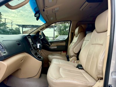 Hyundai Grand Starex Premium 2.5 AT ปี 2015