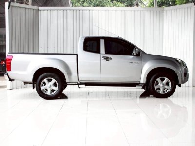 ISUZU DMAX Hi - Lander Cab 2.5 VGS Z ปี 2013 ISUZU DMAX Hi - Lander Cab 2.5 VGS Z ปี 2013